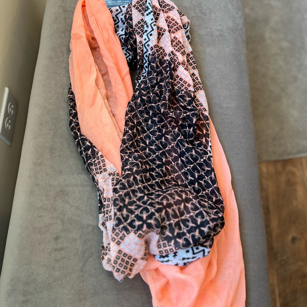 Serra Peach and Black Infinity Scarf Set